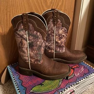Ladies Justin Brand Camo Boots